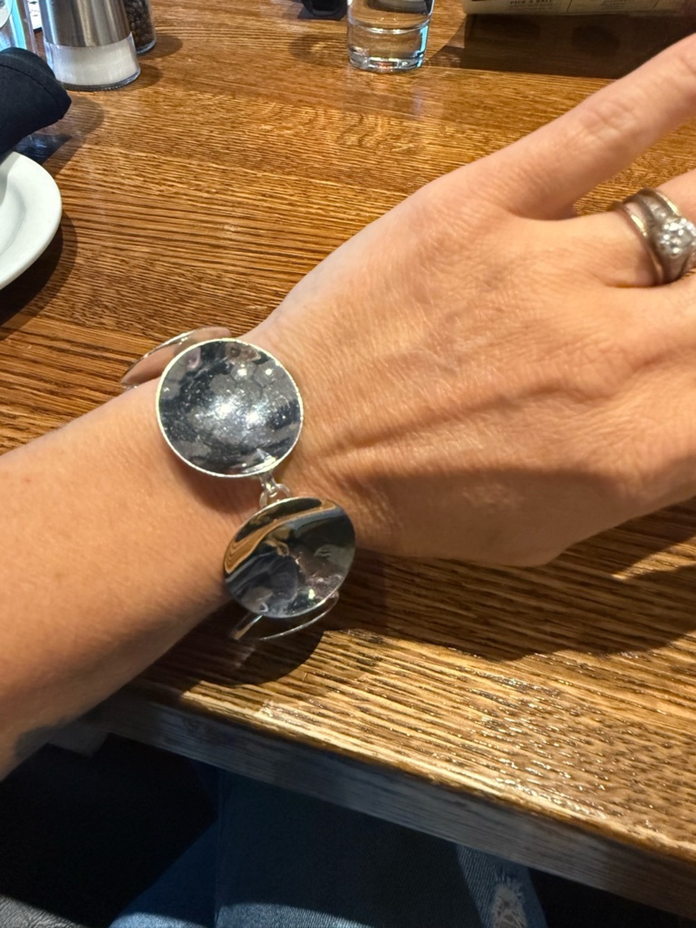 Chic Silver Disc Bracelet - Picture 6 of 11